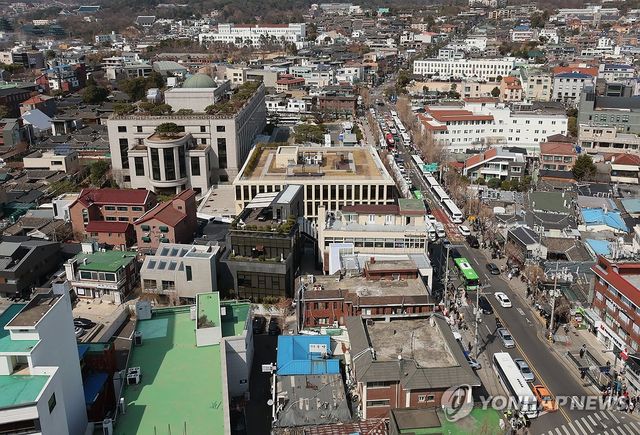 헌재 주변에 세워진 경찰 차벽