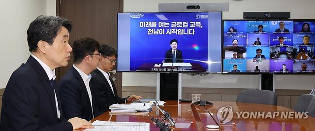 시도교육감과 간담회 하는 이주호 부총리