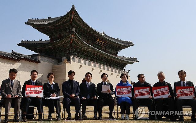 민주당, 광화문서 윤 대통령 파면 촉구 회의