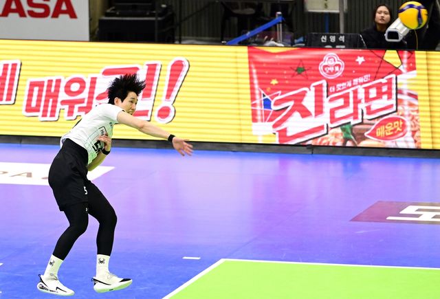 한국전력전에서 터진 이시우의 강력한 서브