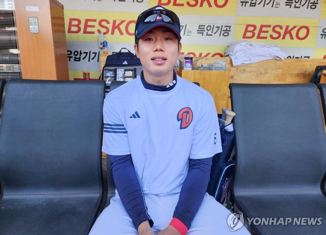 인터뷰하는 오명진