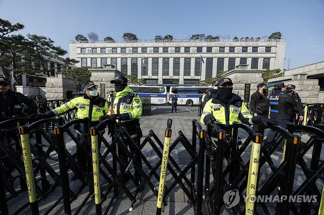 경계 최고조 헌법재판소, 윤 대통령 탄핵 선고 시점은?
