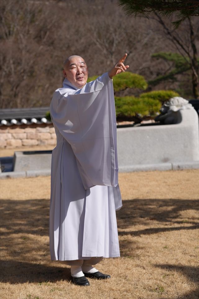 화엄사 주지 덕문 스님