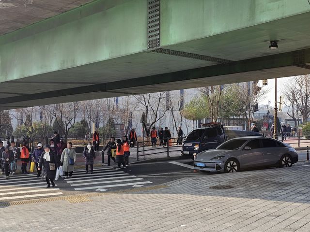  북한남삼거리 남측부에 질서유지 근무자 배치