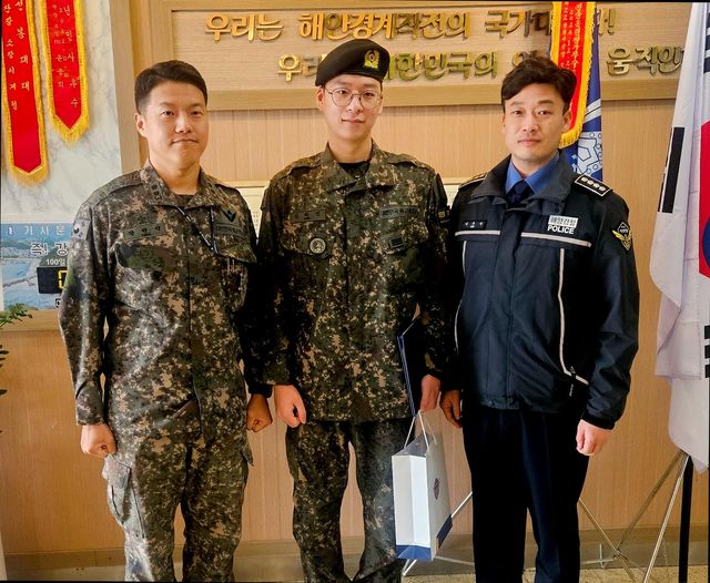 표창받는 신하민 22사단 신하민 상병(가운데)