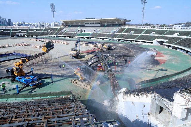 전주종합경기장 구조물 철거 시작