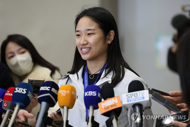 인터뷰하는 안세영