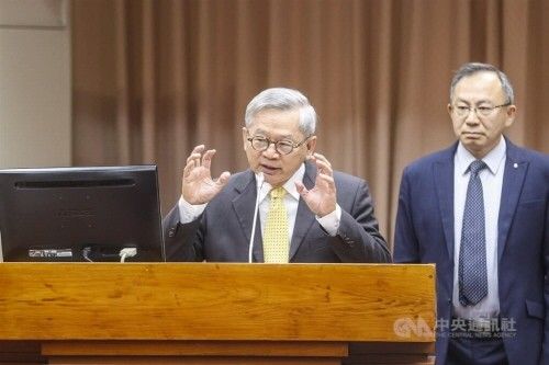 대만 국가과학기술위원회(NSTC)의 우청원 주임위원(왼쪽)