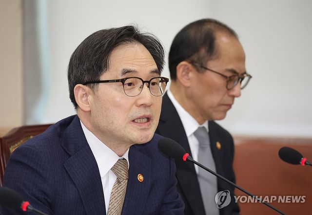 답하는 한기정 공정거래위원장