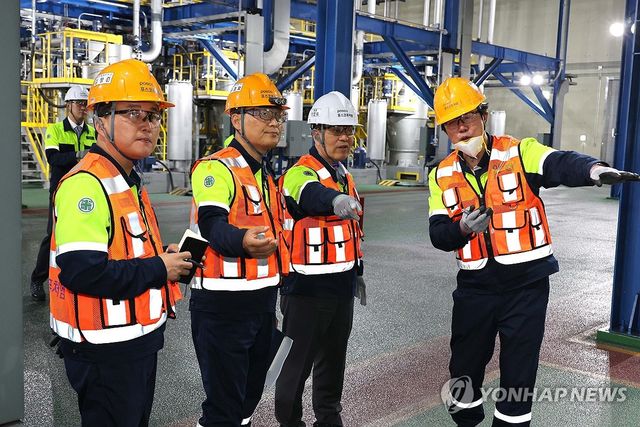 포스코그룹 장인화 회장, 이차전지소재 사업회사 중점 방문