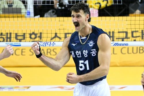 파이팅 외치는 대한항공의 러셀 