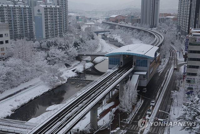 폭설로 운행 중단된 의정부경전철