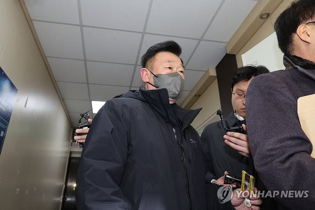 이광우 경호본부장, 경찰 조사 출석