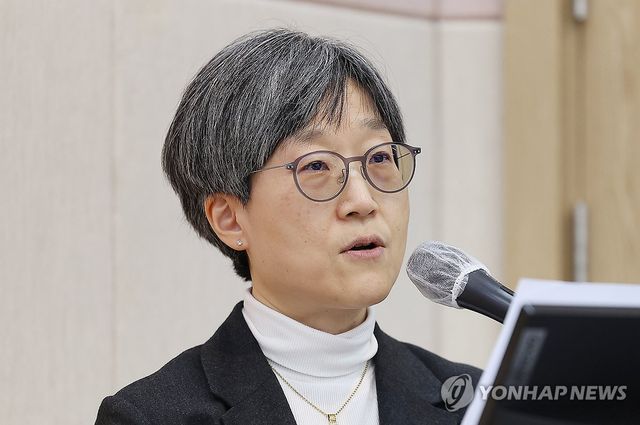 발언하는 강희경 서울대 의대 교수