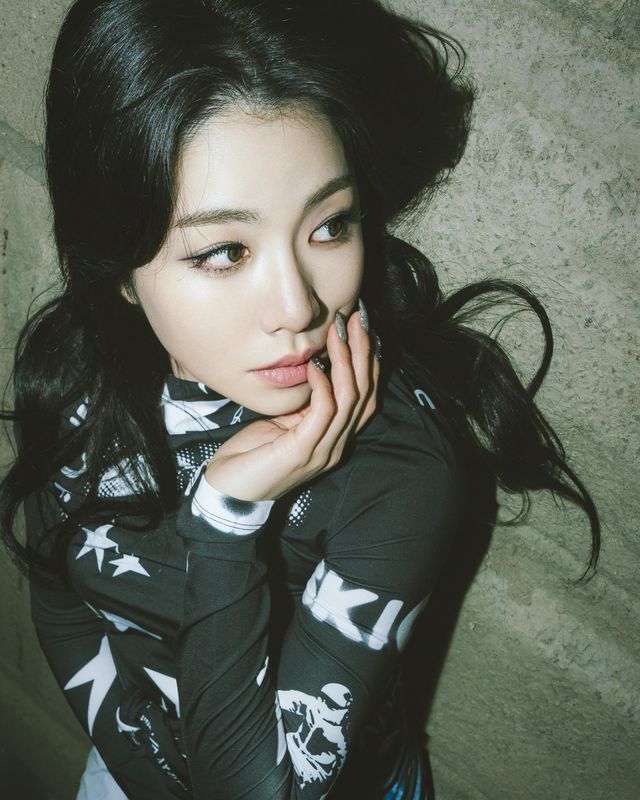 신인 싱어송라이터 아영(AYOUNG)