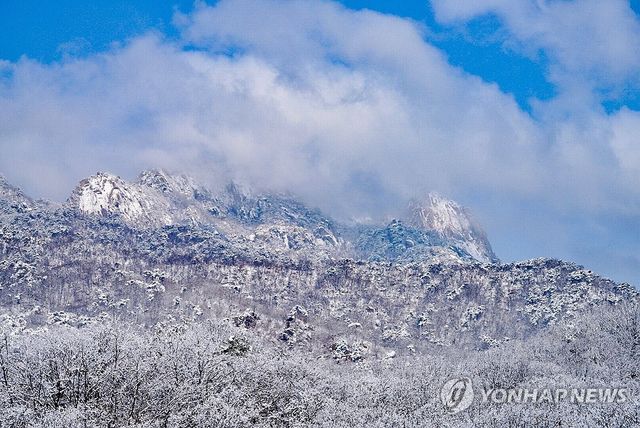 3월 중순에 설산으로 변한 북한산