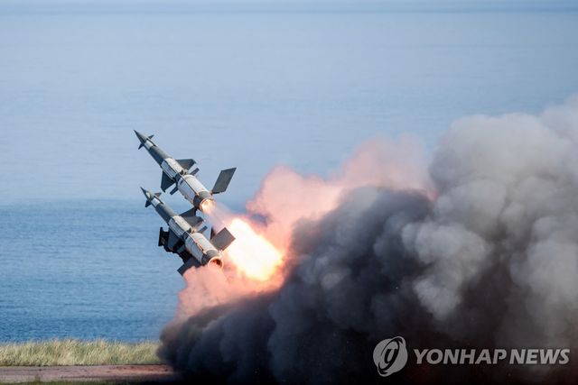 나토의 미사일 발사 훈련