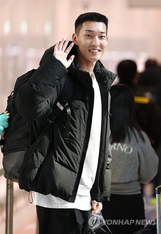 오늘도 밝은 미소 우상혁