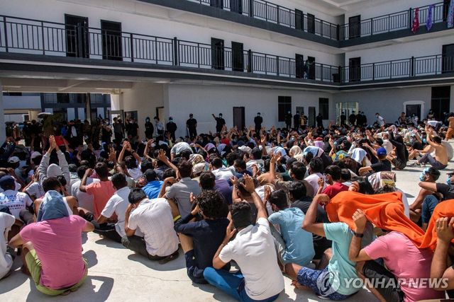 미얀마 내 사기조직서 풀려난 노동자들