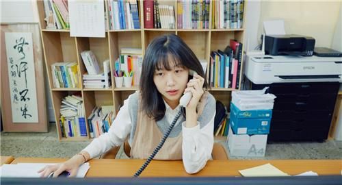 '더 납작 엎드릴게요' 영화 장면