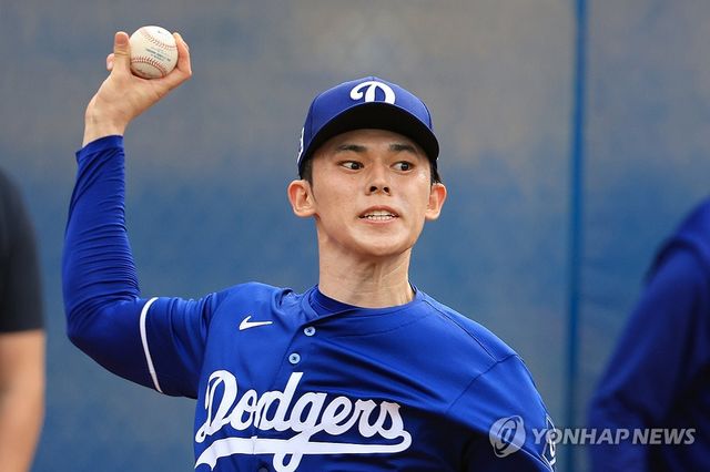 불펜 투구하는 다저스 사사키 로키