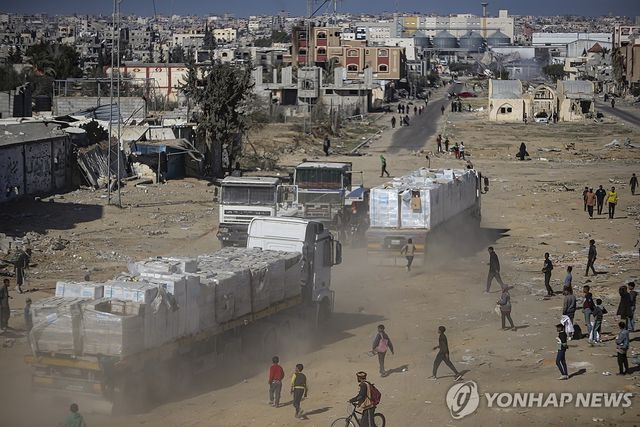 가자지구 진입한 구호품 트럭