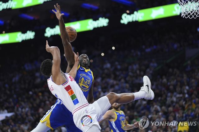 수비하는 드레인먼드 그린