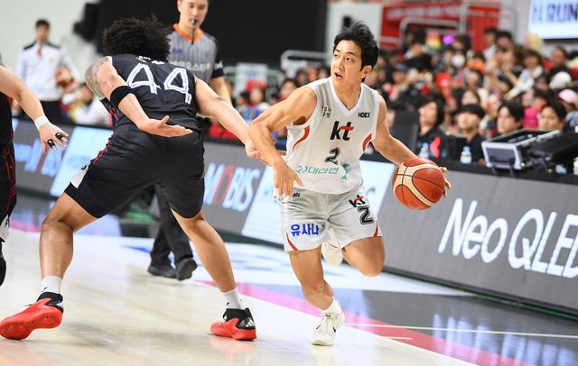 공격하는 kt의 허훈