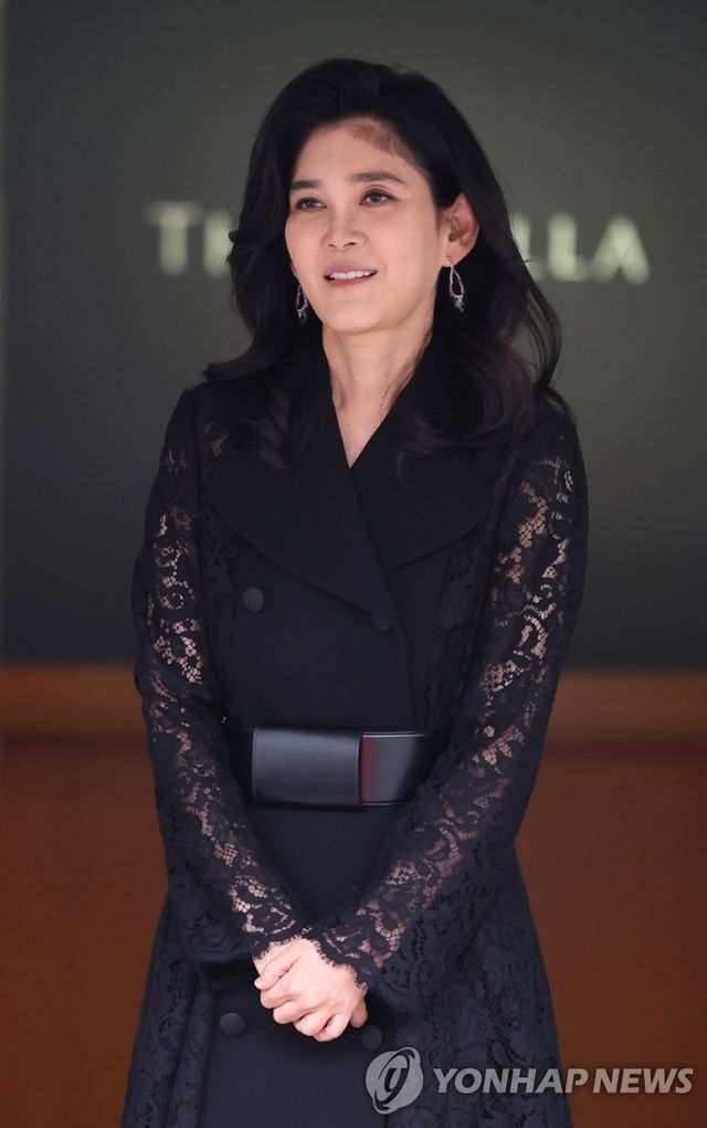 주총장 나서는 이부진 호텔신라 사장