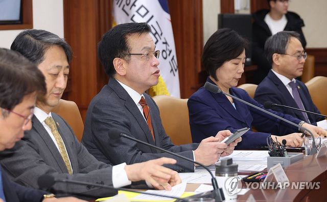 최 권한대행, 국정현안 회의