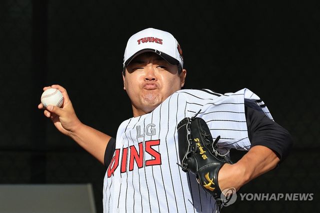 불펜 투구하는 장현식