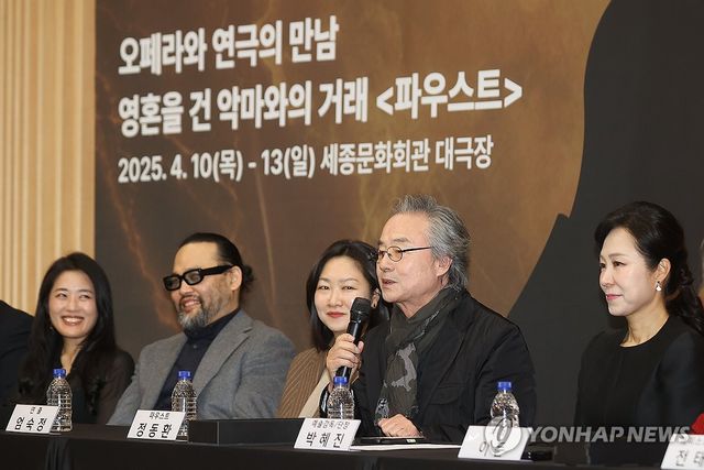 인사말하는 배우 정동환