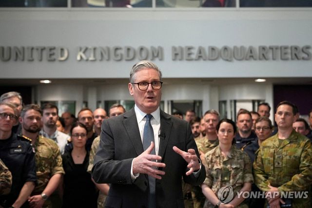 '의지의 연합' 참여국 수뇌부 앞에서 발언하는 스타머 총리