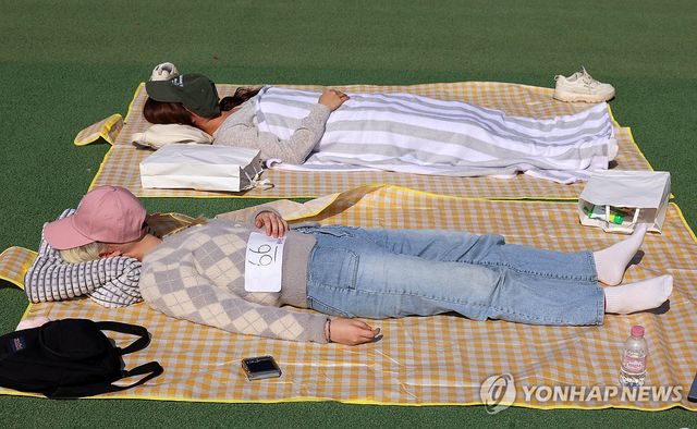 대놓고 낮잠 자기