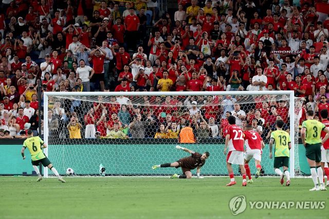 호주 마틴 보일(6번)의 페널티킥 성공 순간.