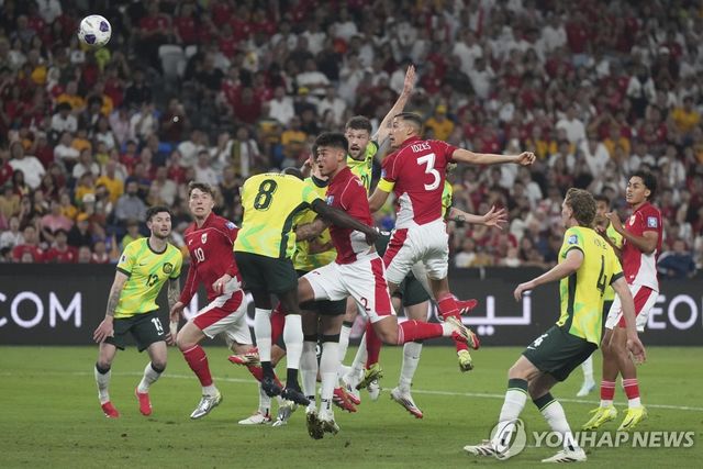 호주와 인도네시아의 북중미 월드컵 3차 예선 7차전 경기 모습.