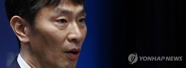 주요 현안 브리핑하는 이복현 금감원장