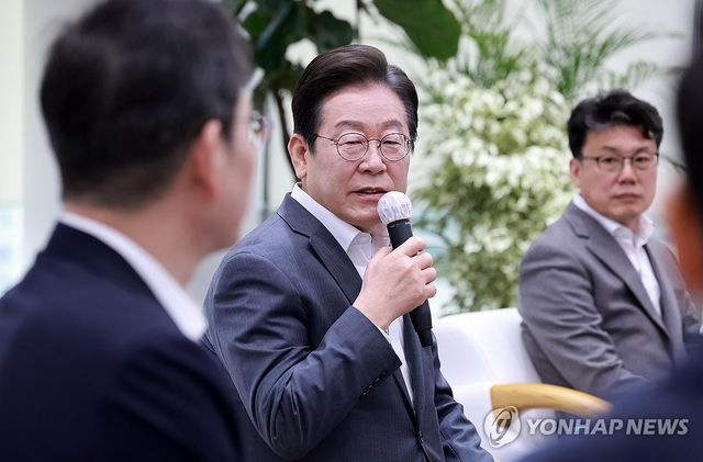 이재용 회장과 이재명 대표, 간담회 앞서 환담