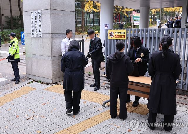 이재명 1심 선고 앞두고 보안 강화한 중앙지법