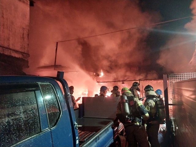 불이 난 고물상