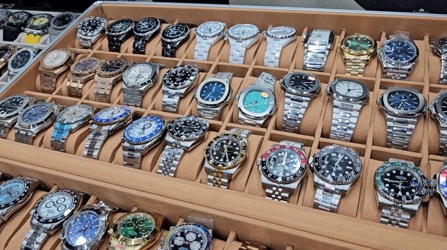 서울 명동서 적발된 위조상품(시계)