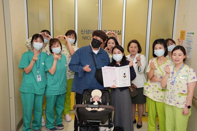 다섯쌍둥이 넷째 새봄이 졸업식