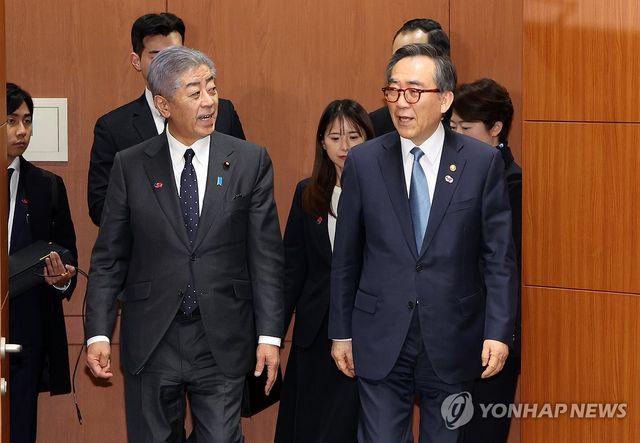 지난 1월 서울에서 열린 한일외교장관회담에 참석하는 한일 외교장관