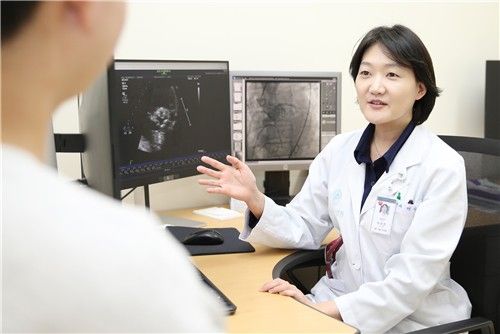 대동막판막협착증 환자 진료하는 이사민 서울아산병원 교수