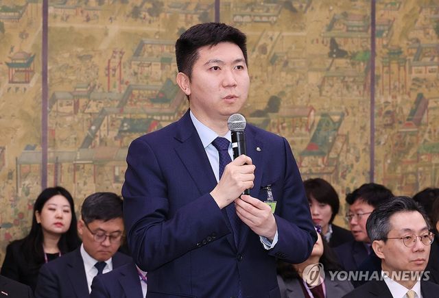 취임 후 처음 국회 회의 참석한 유승민 대한체육회장