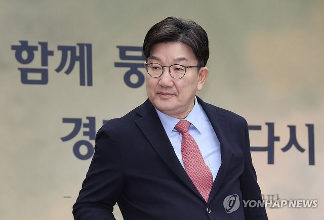 원내대책회의 참석하는 권성동 원내대표