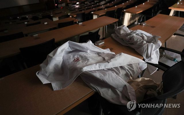 의대생 복귀 '데드라인' 임박…조용한 의과대학 강의실