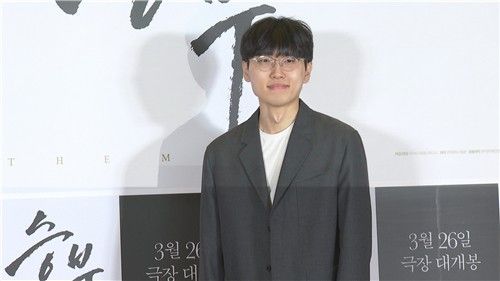 포토월에 참석한 신진서 9단