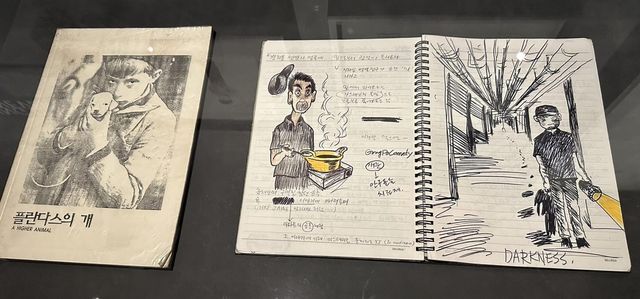 아카데미영화박물관의 '디렉터스 인스퍼레이션: 봉준호' 전시회에 전시된 작품