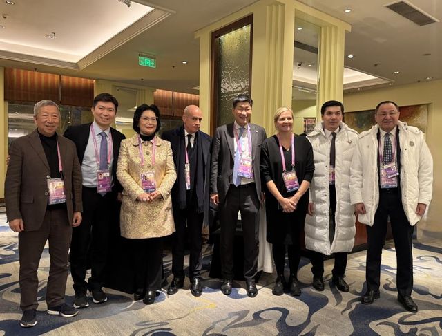 유승민 회장(왼쪽에서 2번째)과 코번트리 당선인(오른쪽에서 3번째)